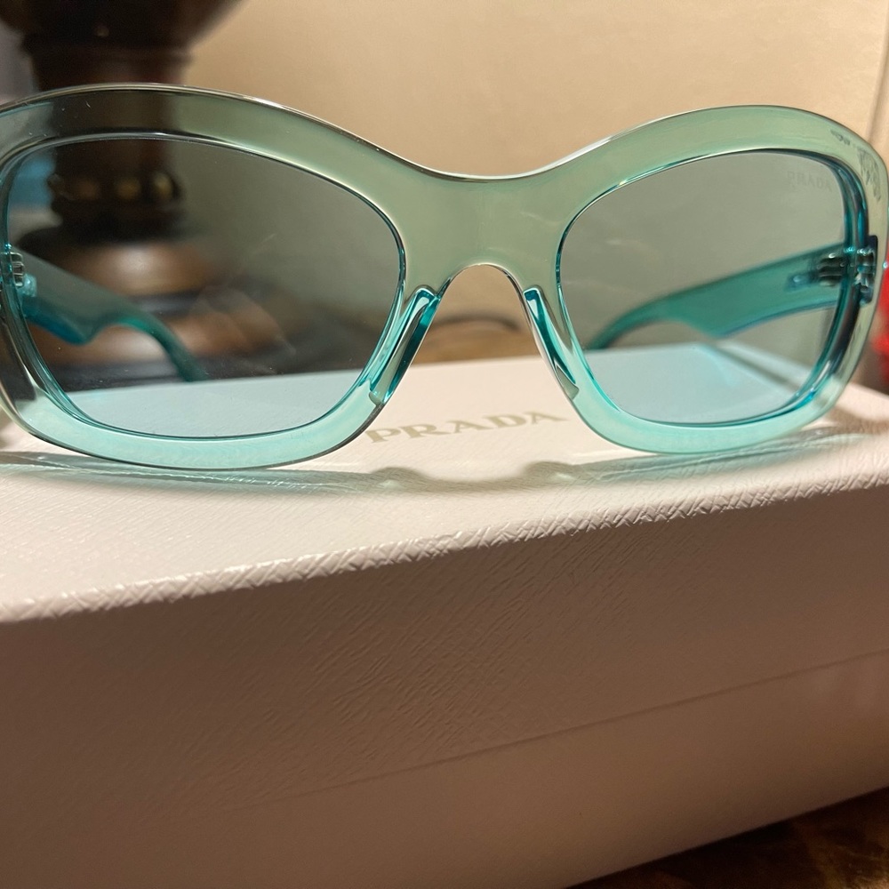 - PRADA - Picture 3 of 8